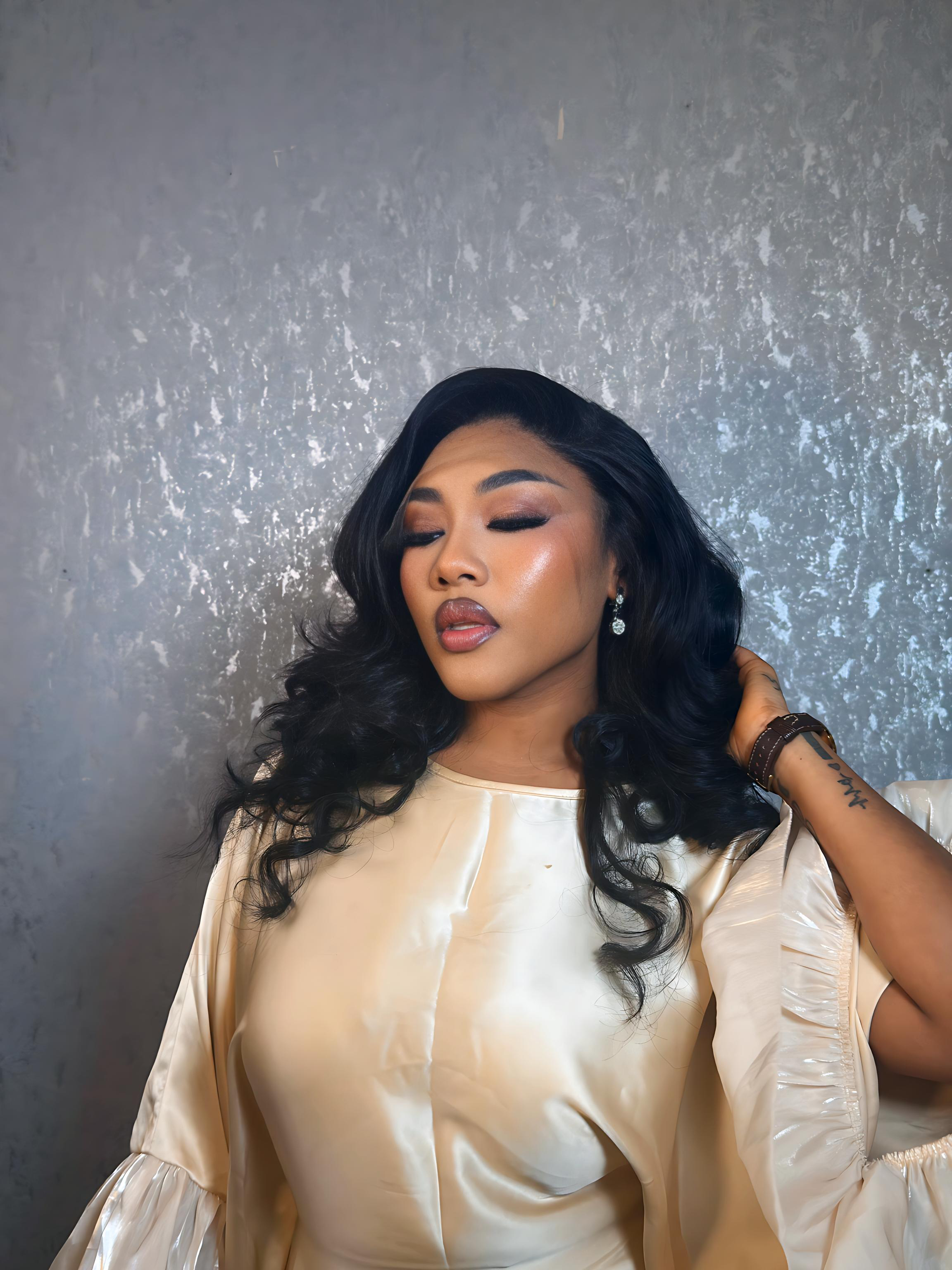 16 inches wavy unit in jet black 5by5 HD lace