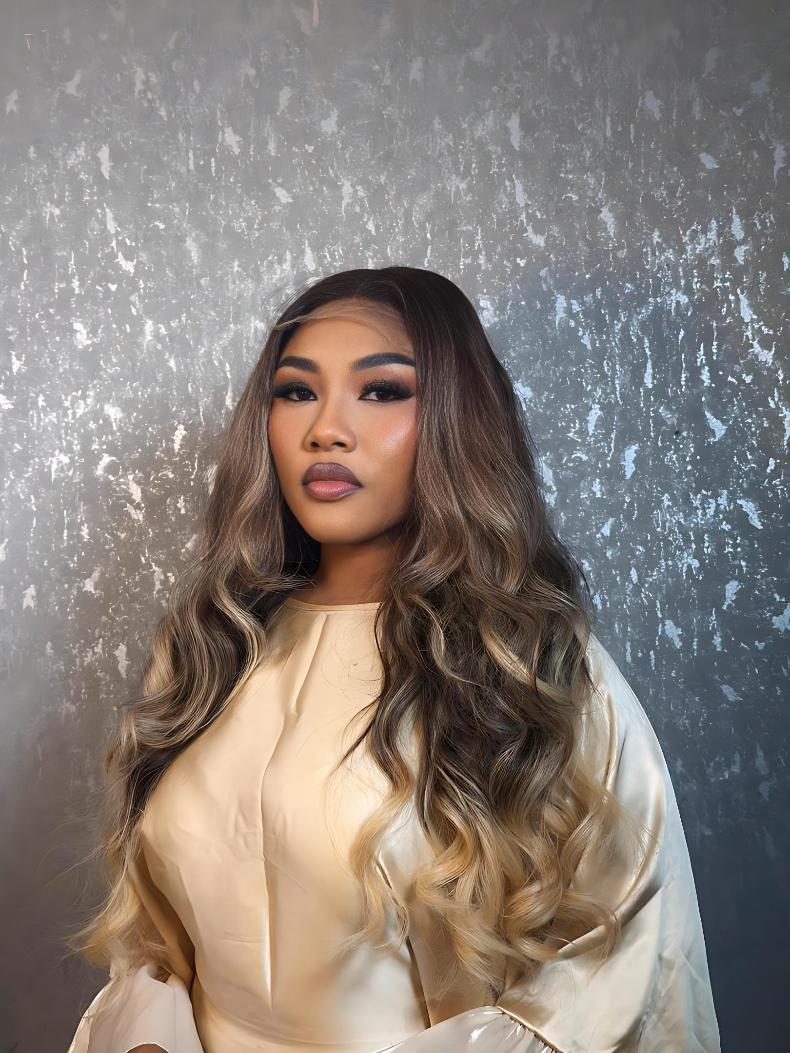 Cambodia SDD bouncy with blond tips 28inches 5by5 closure