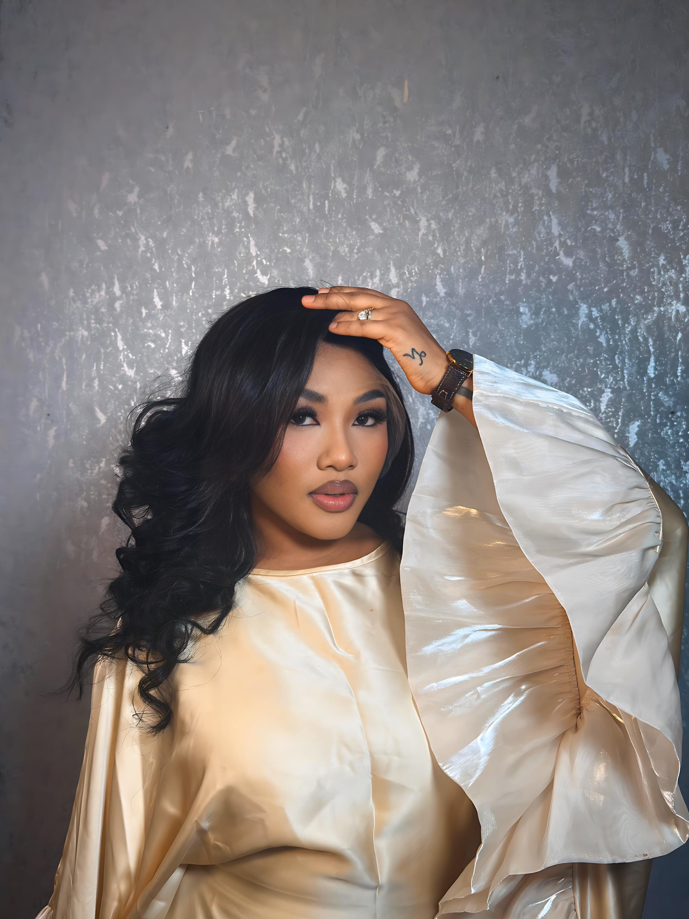 16 inches wavy unit in jet black 5by5 HD lace