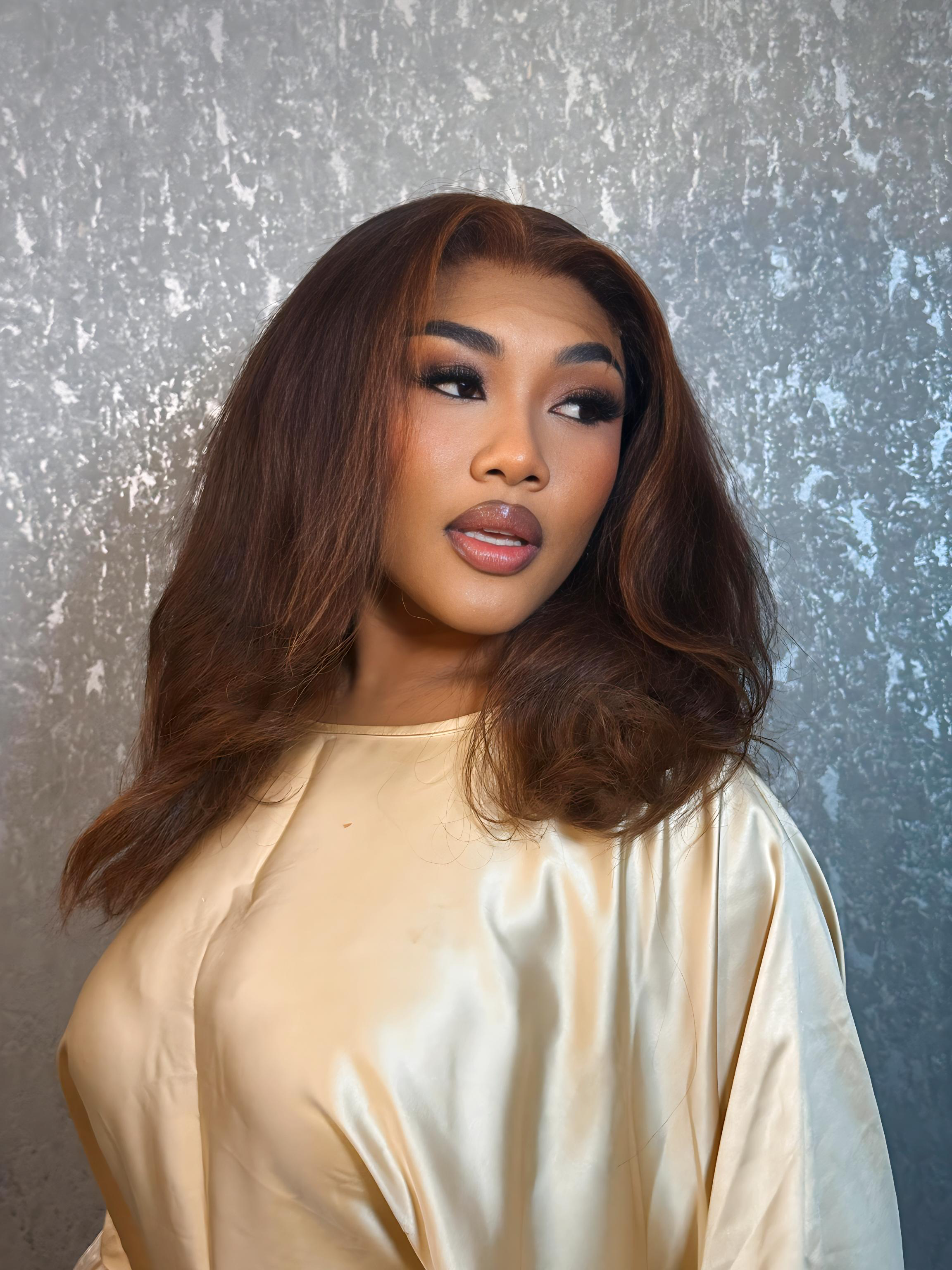 Vietnamese body wave
16 inches highlighted light brown/blonde with 5by5 HD lace