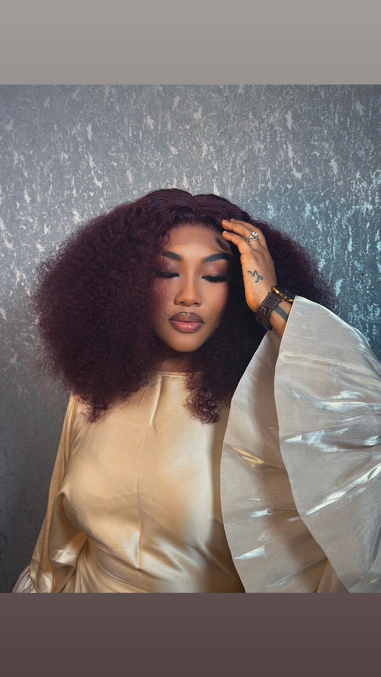 SDD kinky curls 16 inches in burgundy  with matching 4by4 closure