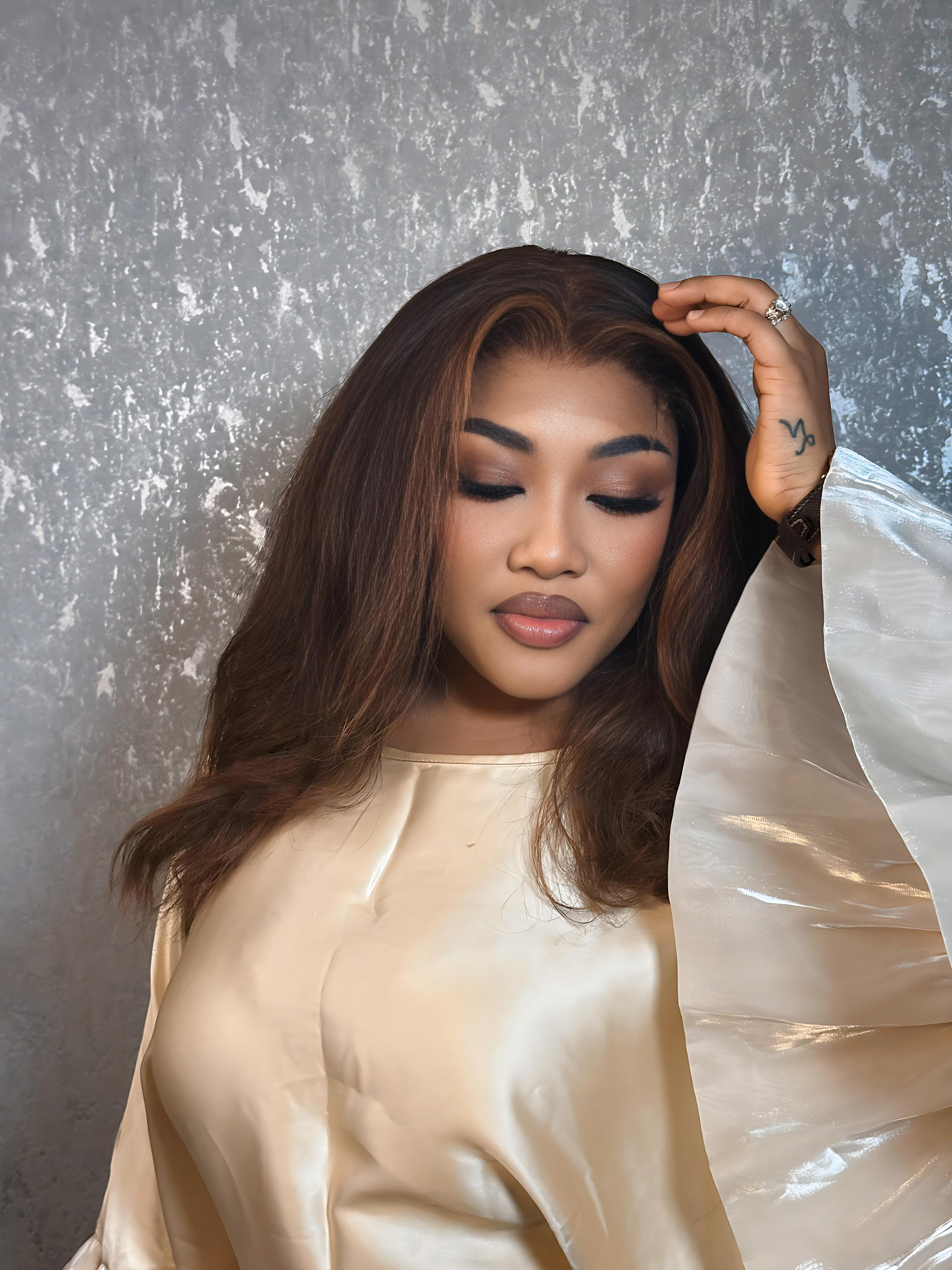 Vietnamese  body wave 
16 inches highlighted light brown/blonde with 5by5 HD lace